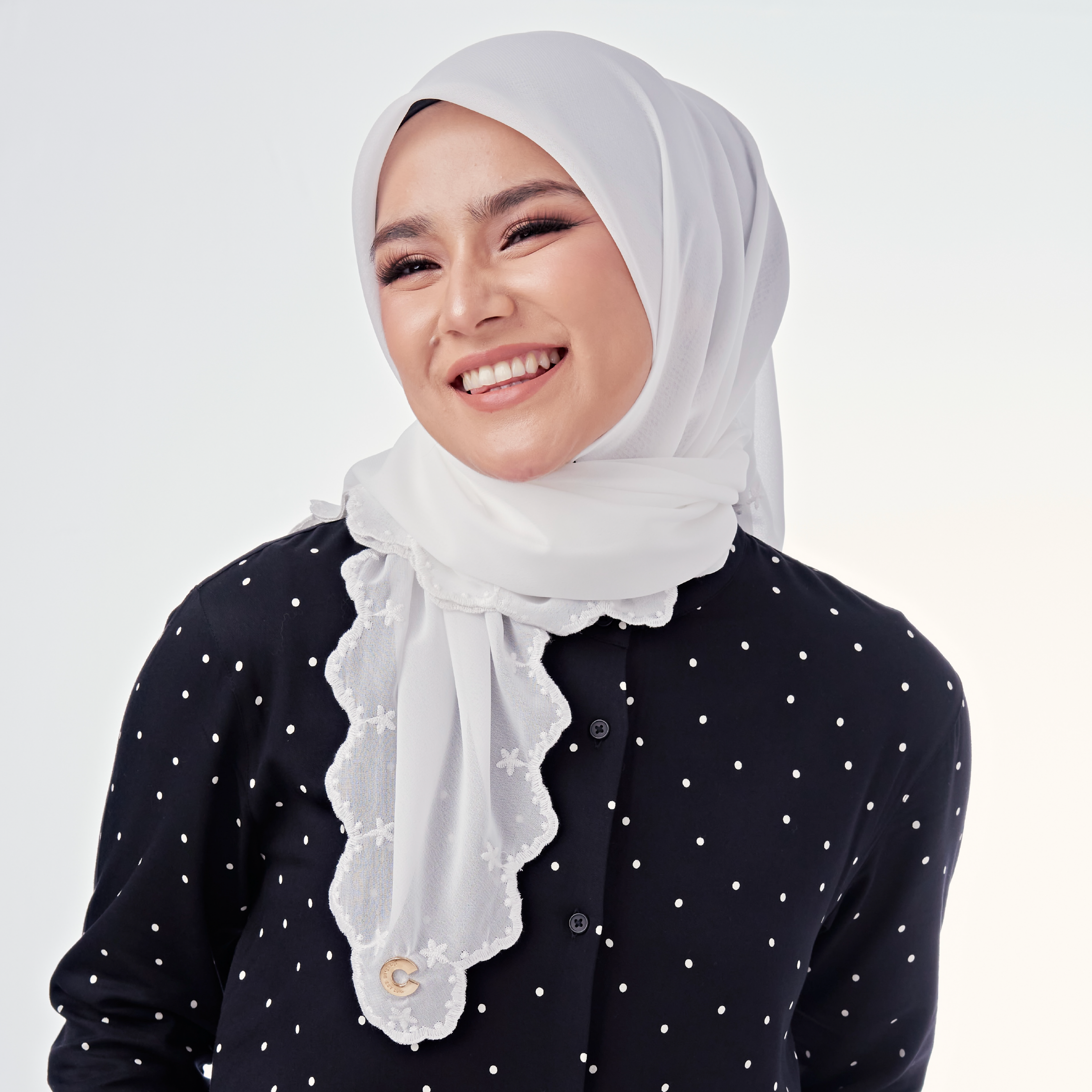 Cakenis scarf clearance