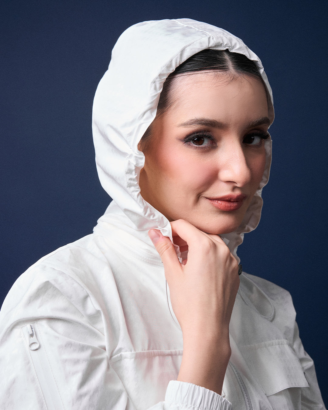 CAKENIS ATHLEISURE ASPEN WINDBREAKER IN WHITE