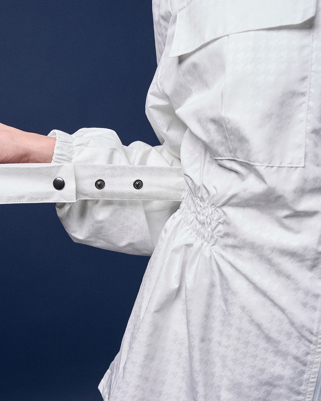 CAKENIS ATHLEISURE ASPEN WINDBREAKER IN WHITE