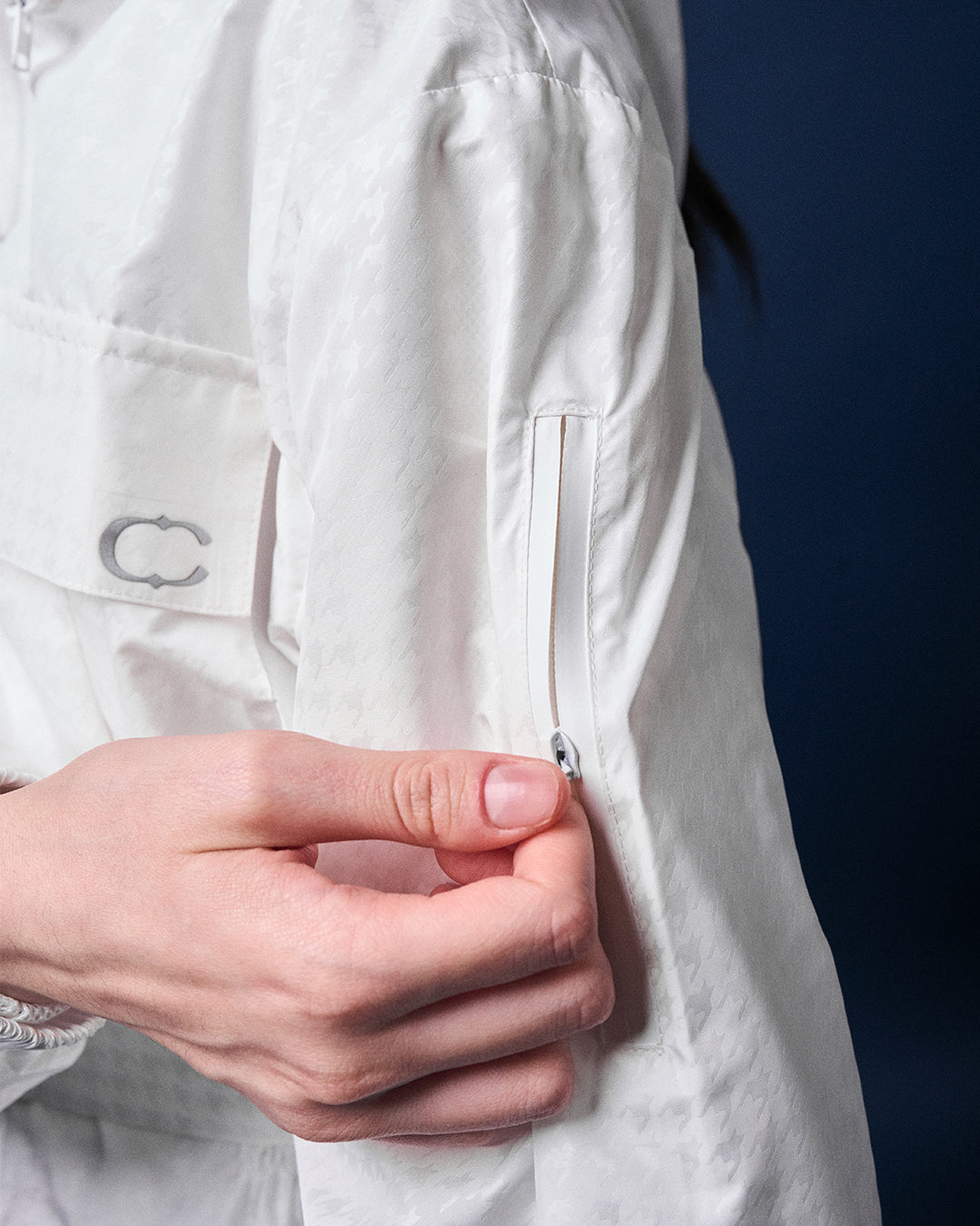 CAKENIS ATHLEISURE ASPEN WINDBREAKER IN WHITE