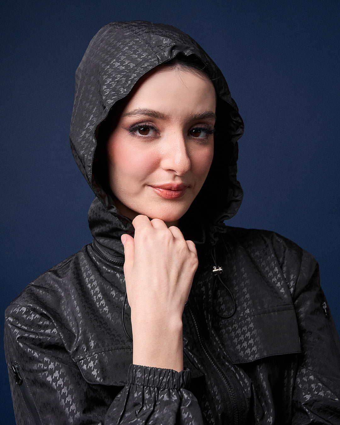 CAKENIS ATHLEISURE ASPEN WINDBREAKER IN BLACK