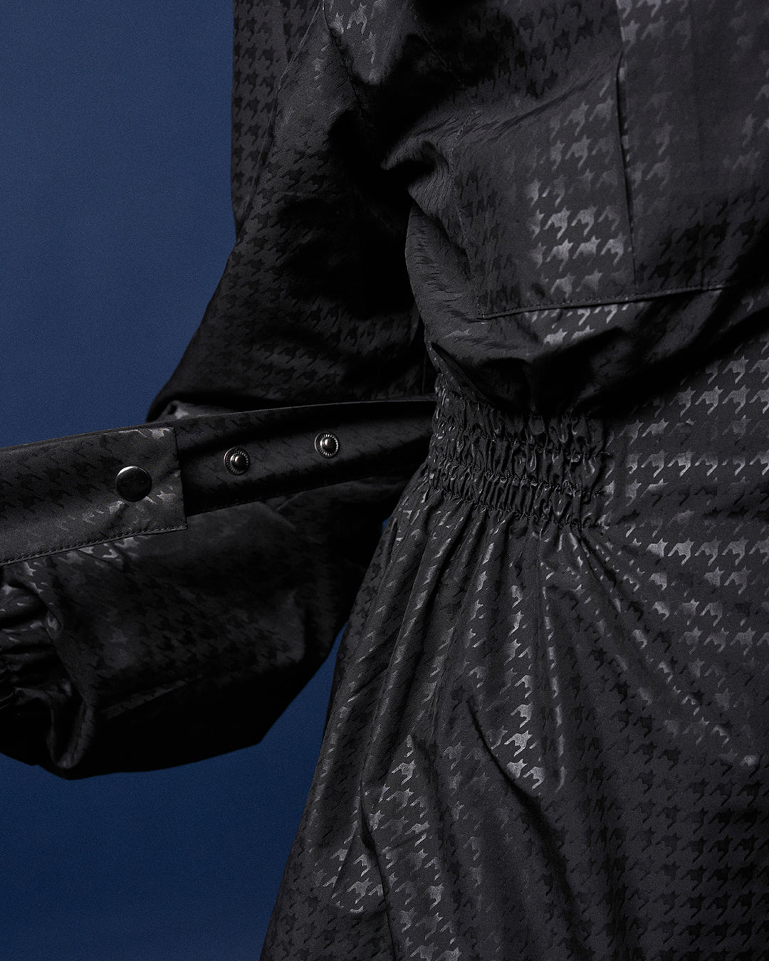 CAKENIS ATHLEISURE ASPEN WINDBREAKER IN BLACK