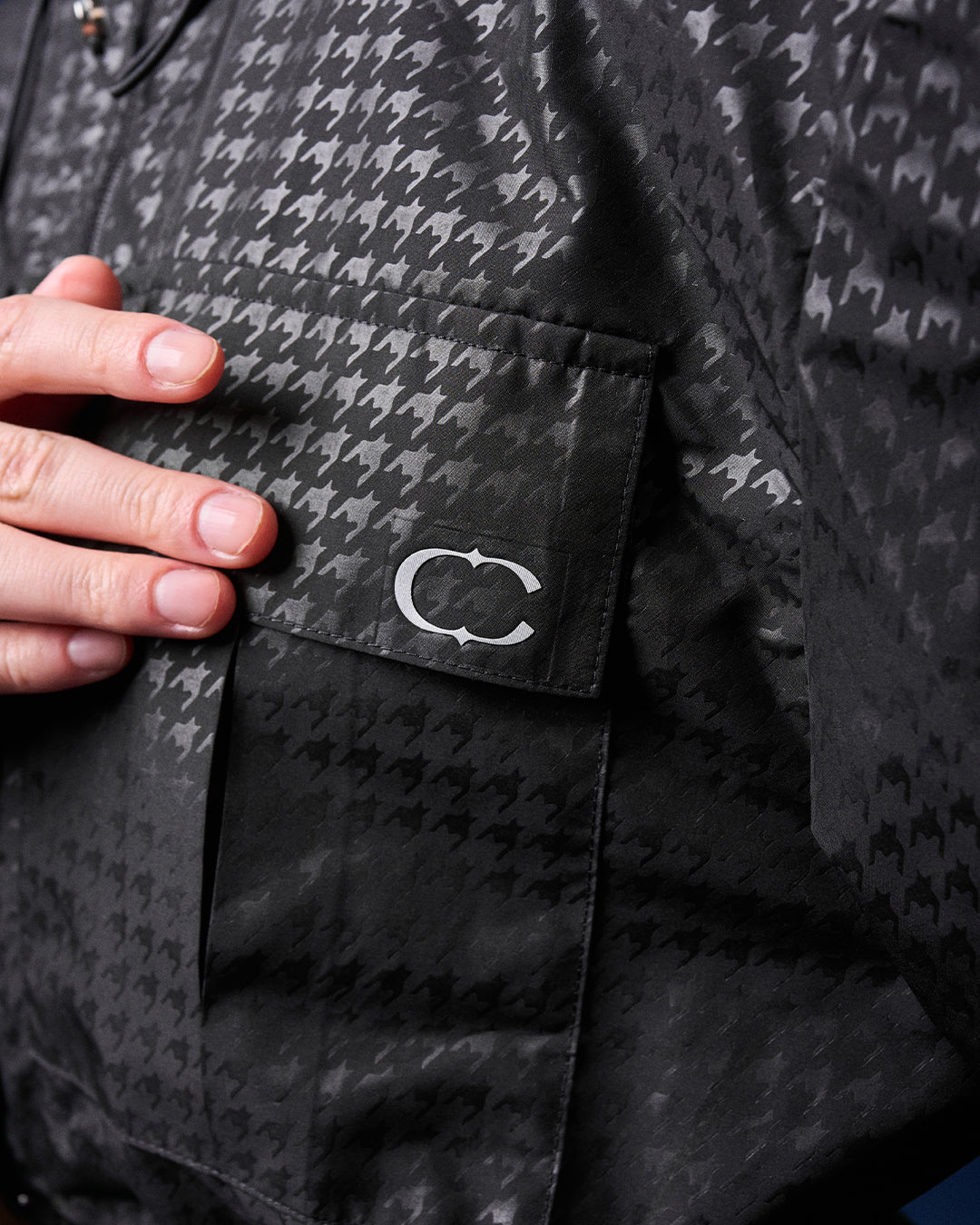 CAKENIS ATHLEISURE ASPEN WINDBREAKER IN BLACK