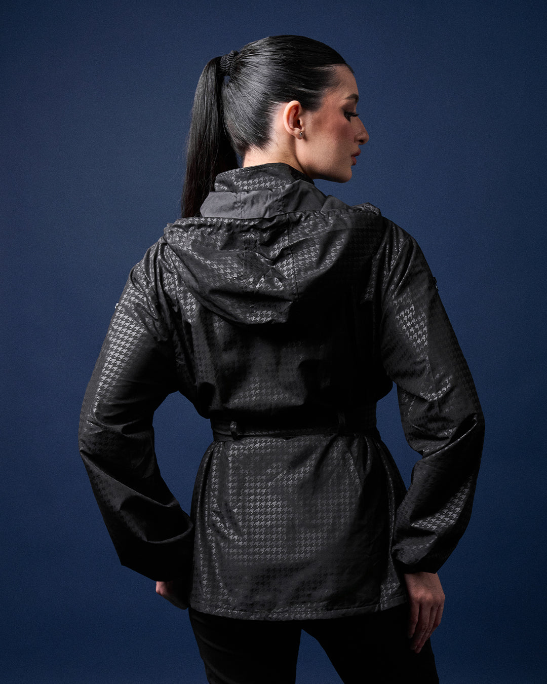 CAKENIS ATHLEISURE ASPEN WINDBREAKER IN BLACK