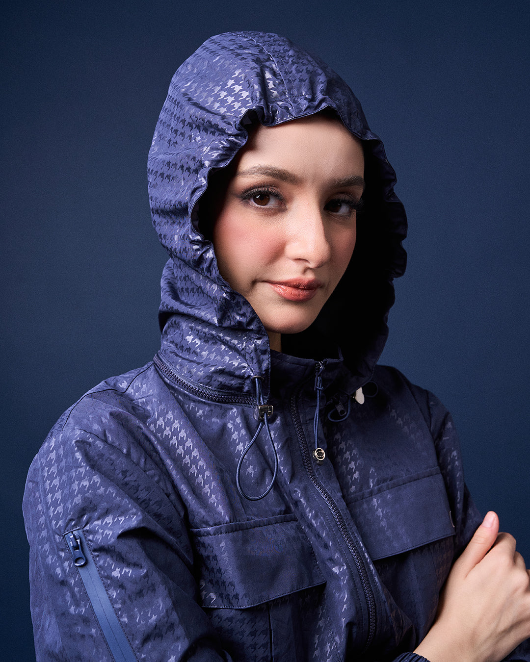 CAKENIS ATHLEISURE ASPEN WINDBREAKER IN NAVY