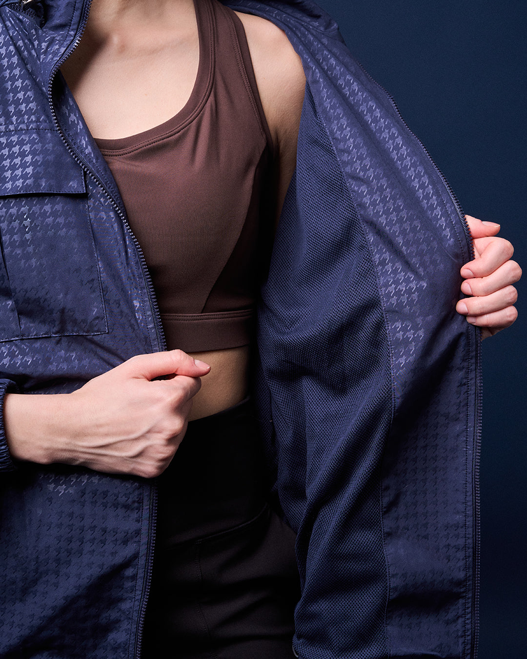 CAKENIS ATHLEISURE ASPEN WINDBREAKER IN NAVY