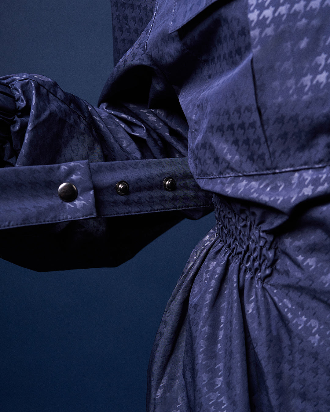 CAKENIS ATHLEISURE ASPEN WINDBREAKER IN NAVY