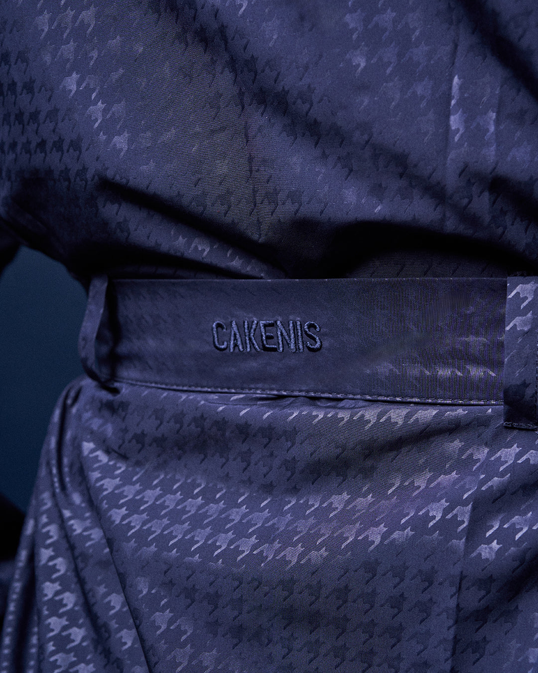 CAKENIS ATHLEISURE ASPEN WINDBREAKER IN NAVY