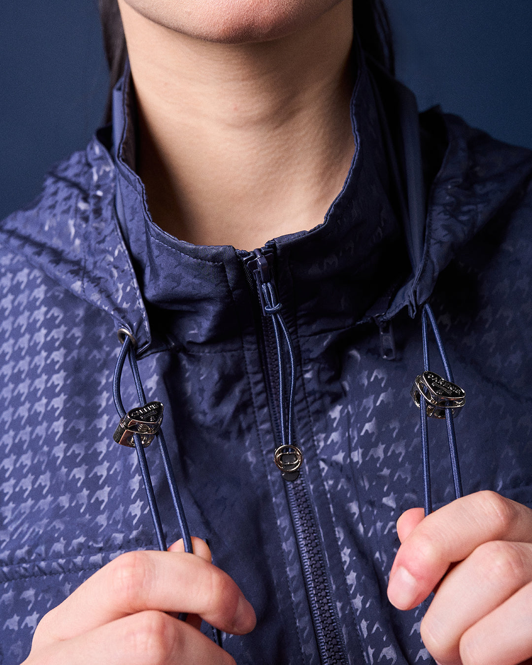 CAKENIS ATHLEISURE ASPEN WINDBREAKER IN NAVY