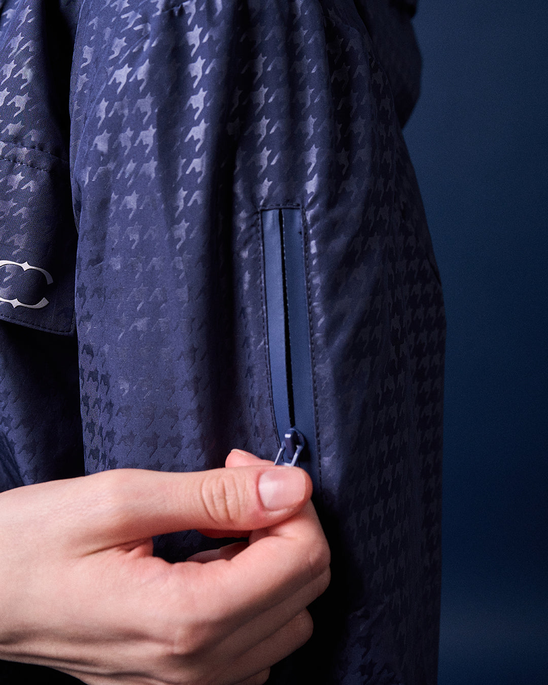 CAKENIS ATHLEISURE ASPEN WINDBREAKER IN NAVY