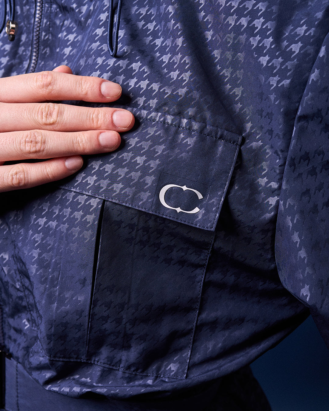 CAKENIS ATHLEISURE ASPEN WINDBREAKER IN NAVY