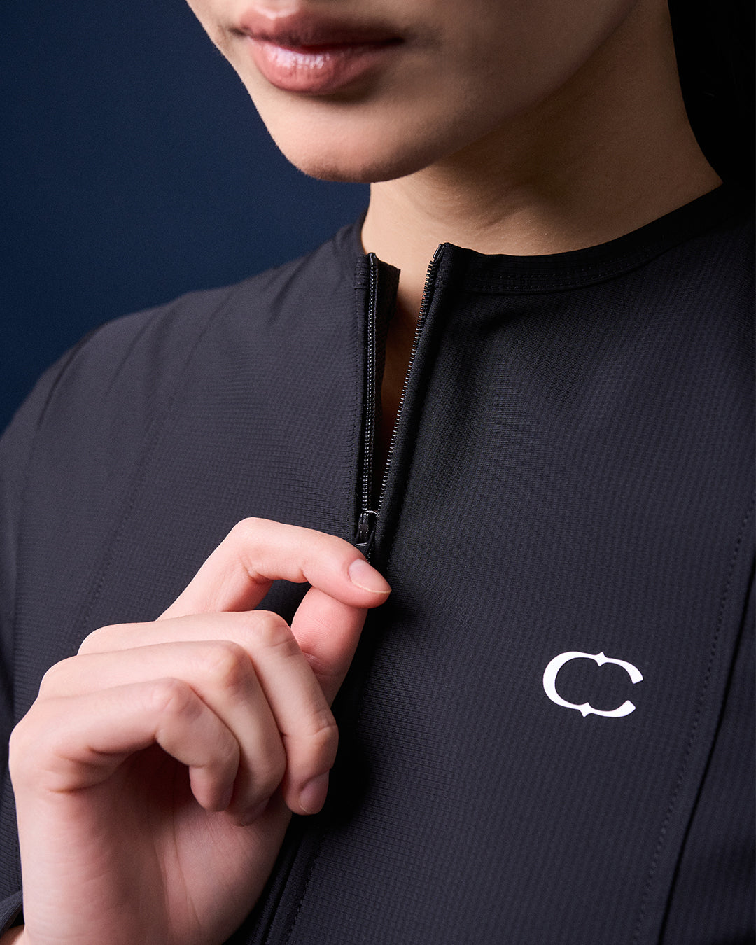 CAKENIS GWEN GYM TOP IN BLACK