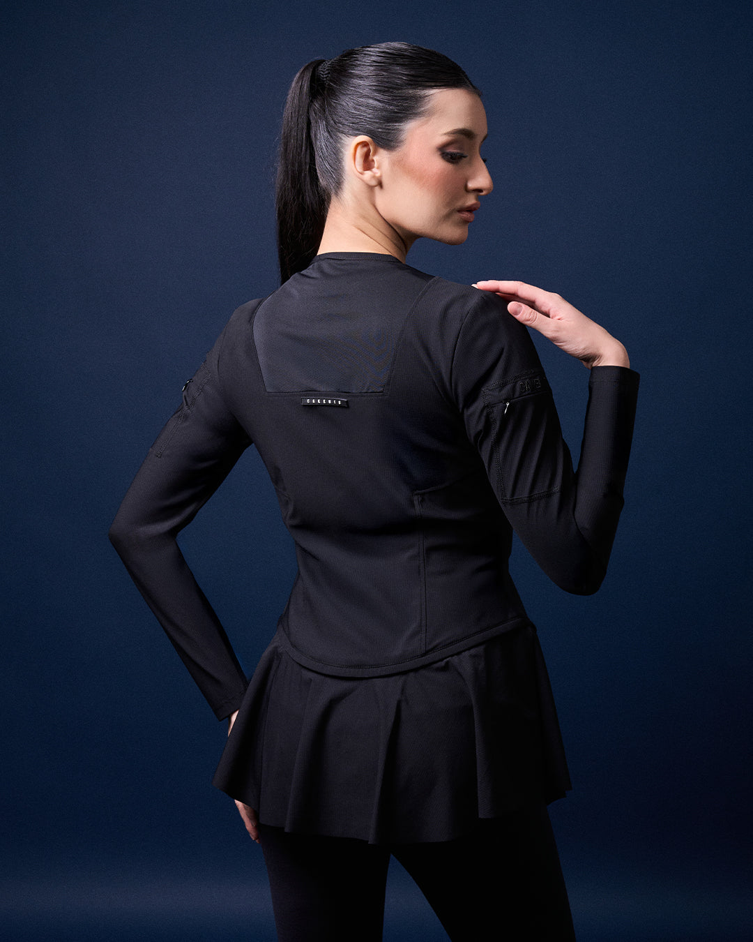 CAKENIS GWEN GYM TOP IN BLACK