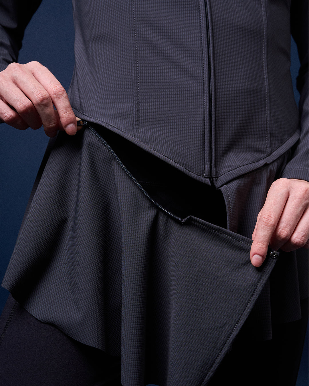 CAKENIS GWEN GYM TOP IN DARK GREY