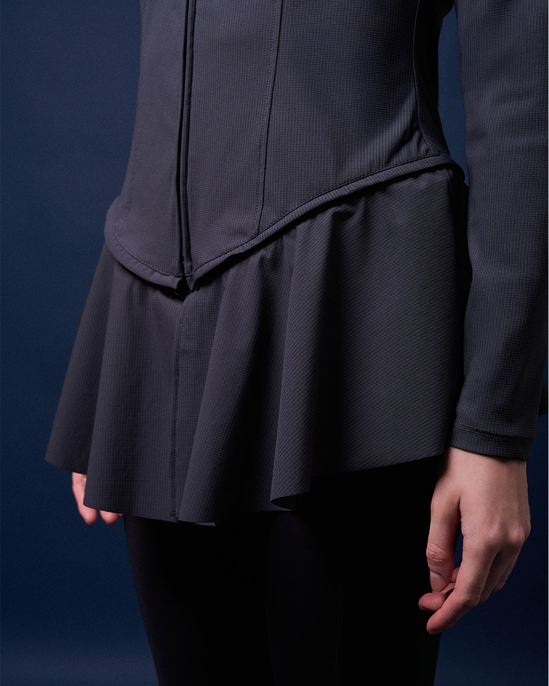 CAKENIS GWEN GYM TOP IN DARK GREY