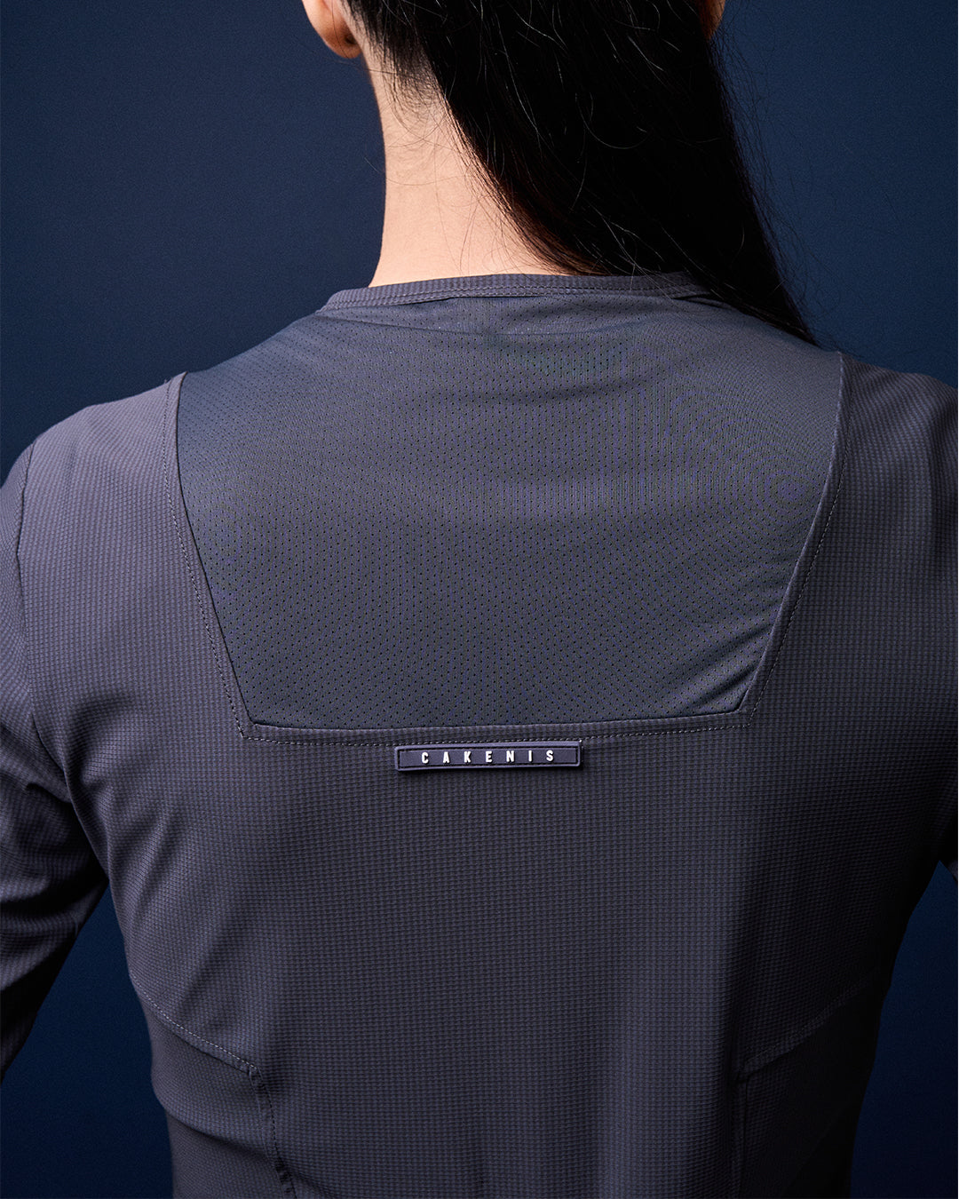 CAKENIS GWEN GYM TOP IN DARK GREY