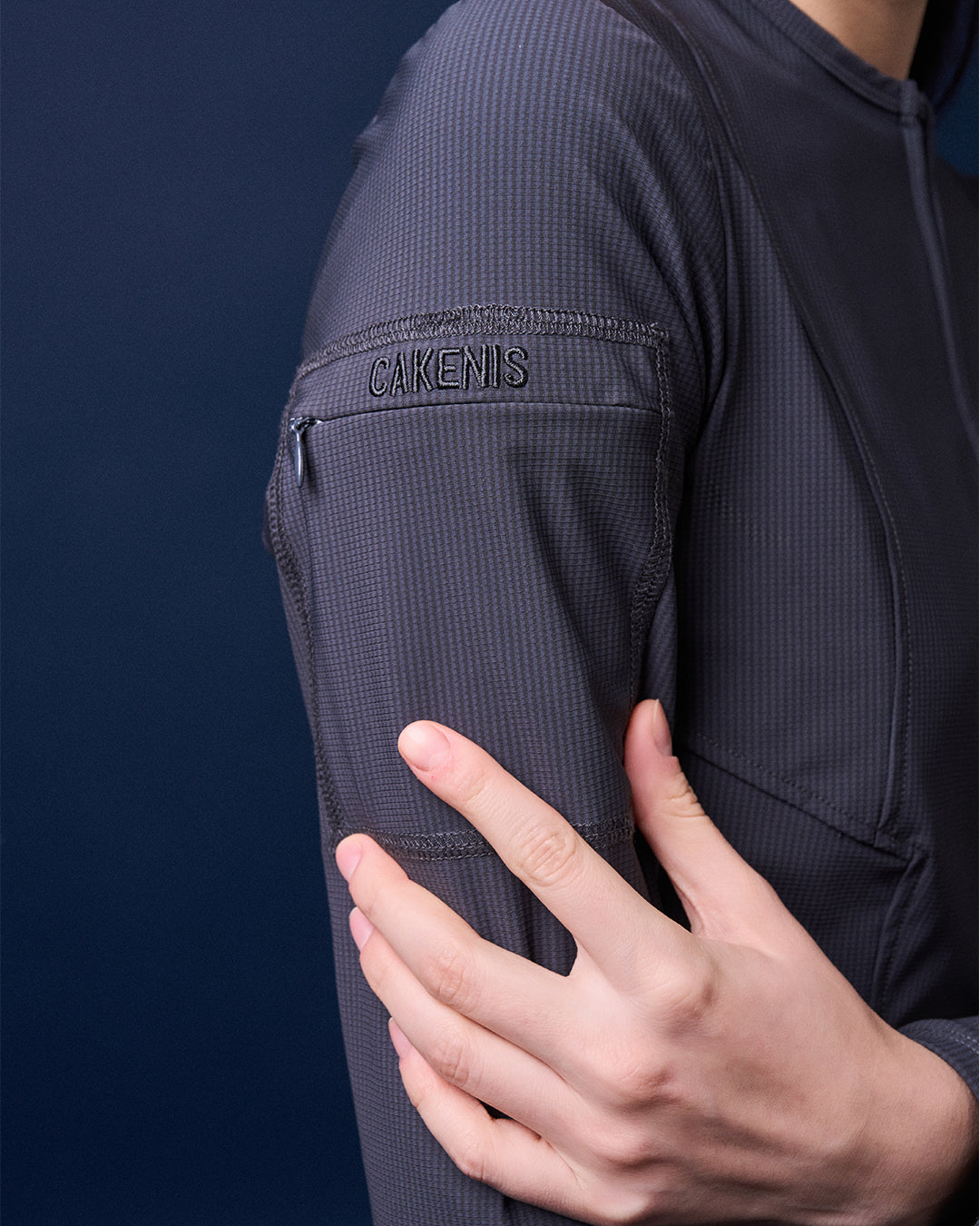 CAKENIS GWEN GYM TOP IN DARK GREY