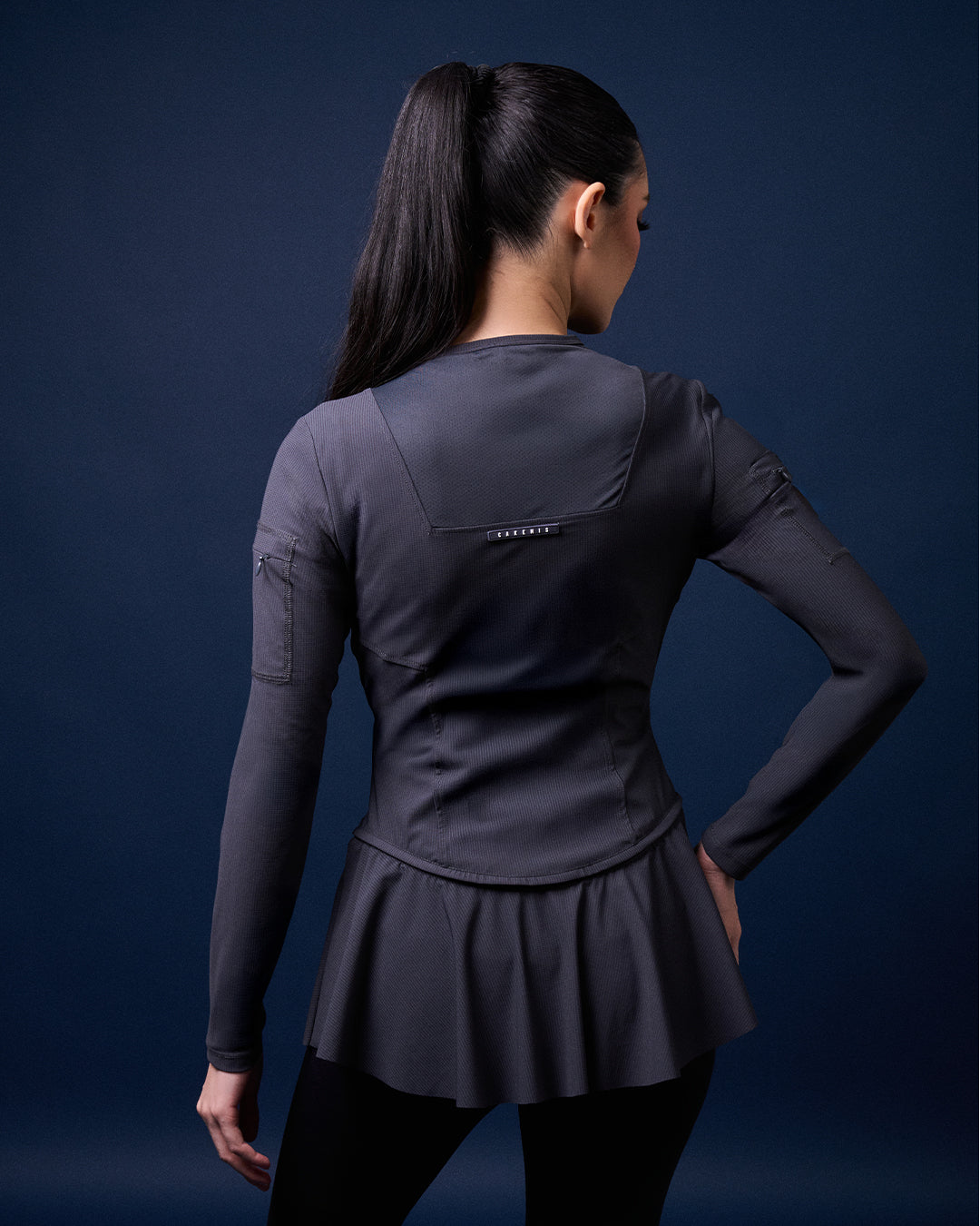 CAKENIS GWEN GYM TOP IN DARK GREY