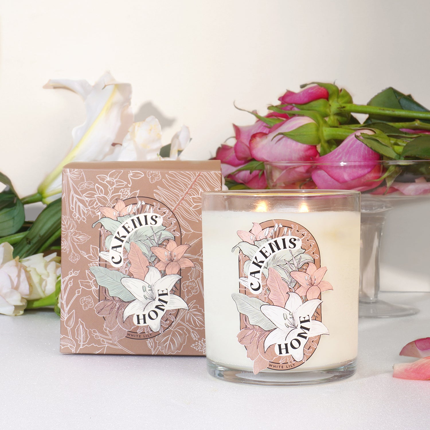 WHITE LILY SCENTED CANDLE