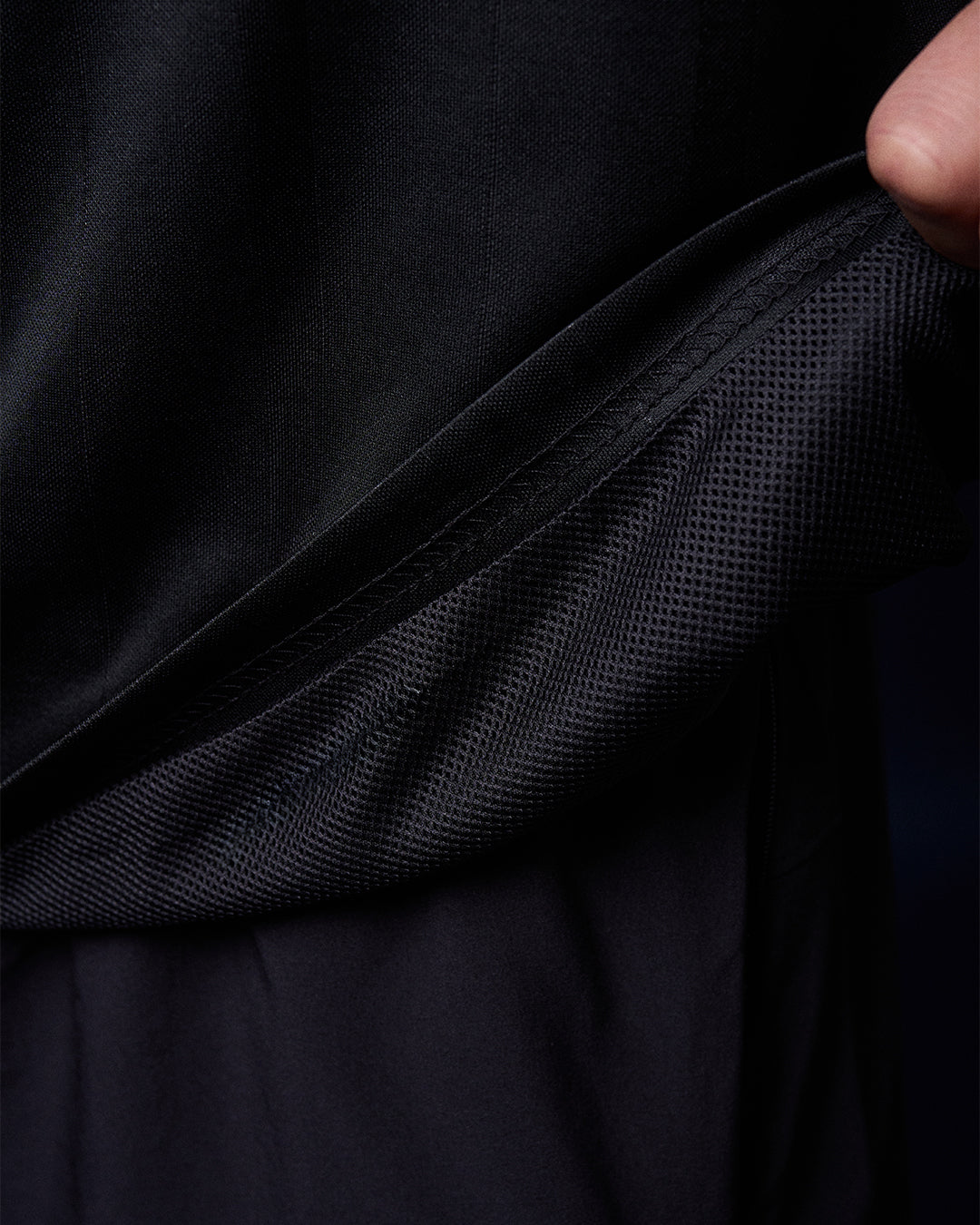 CAKENIS SHOW UP JERSEY MEN IN MAROON BLACK